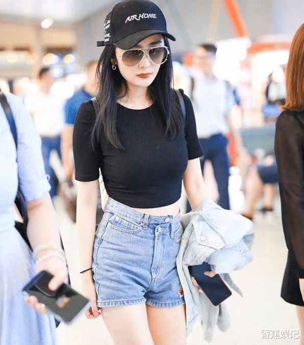 杨幂|杨幂跟风秀好身材，最后却只能道歉，网友调侃：身材太好也烦恼