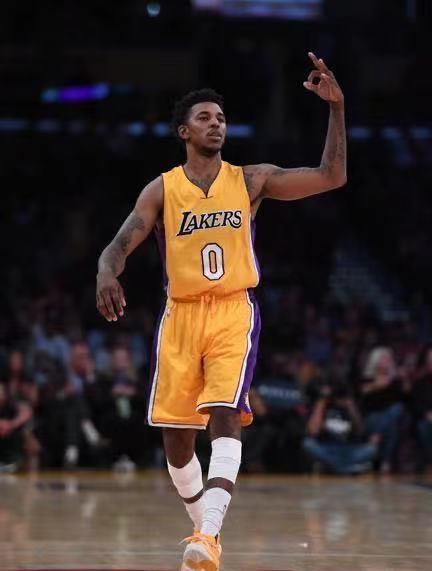 张廖雪柔|尼克杨评价小托马斯81分有水分，内特-罗宾逊直呼你可以来试试