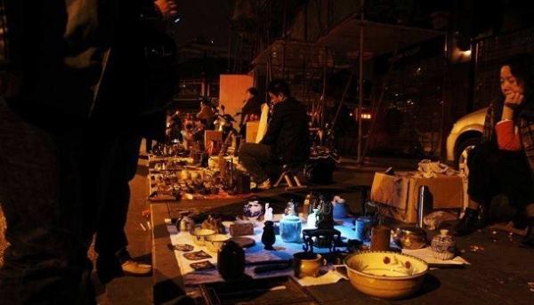 南京 夜访南京的“幽灵市场”，不问真假不问来源，当地人都爱来