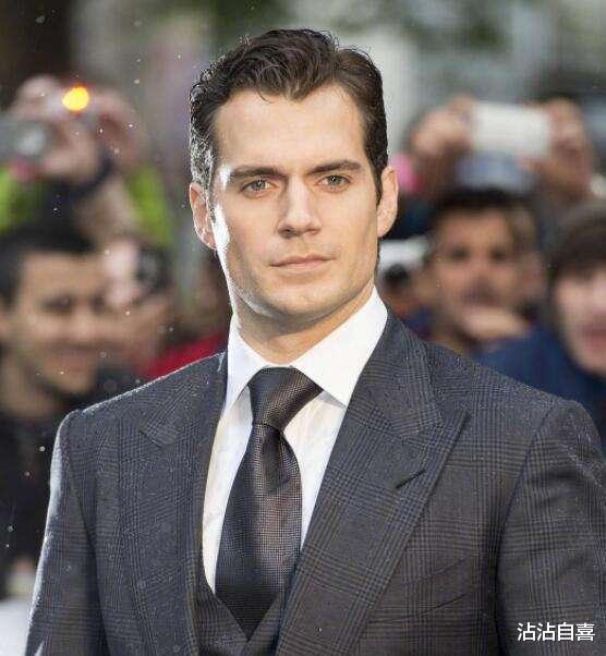 王牌特工|戴维斯：《王牌特工》的动力性很好，卡维尔喜欢提拔年轻艺人