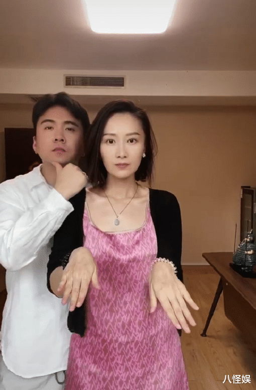 肖涵|“慕容云朵”肖涵出月子瘦15斤，与老公首同框秀恩爱，夫妻相十足