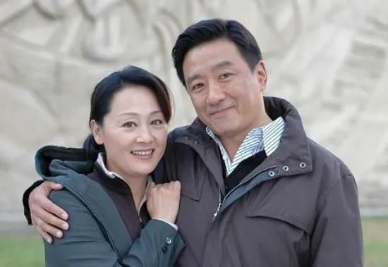 王姬|王姬：28岁嫁初恋，恩爱三十年生两子，幸福背后有心酸和悔恨