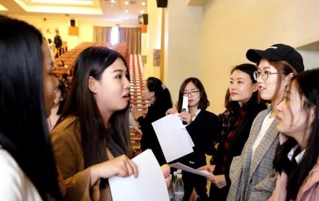 依科育儿吧|“铁饭碗”开始招人！年薪平均25万以上，这类学生比较容易上岸