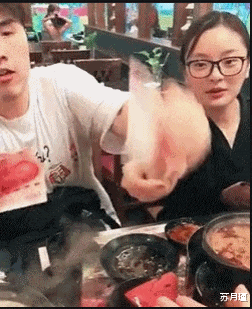 苏月瑾 “新来的电工，已经站这一个多小时了，他怎么了？”哈哈哈