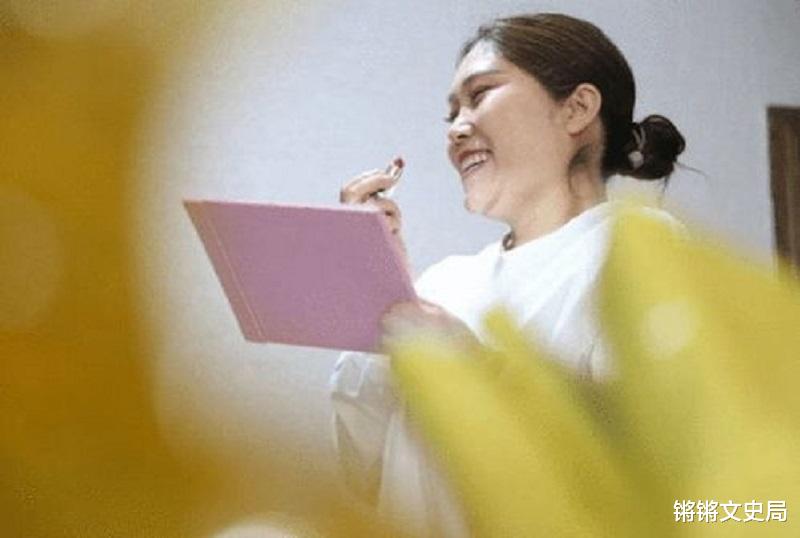 武则天|大姐用泡面做王冠模仿武则天，50万粉丝围观，23家公司求签约