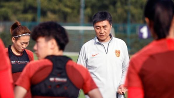 憨爸爸育儿|中国女足平球,万人留言贾秀全下课,连央视都看不下去了:下课