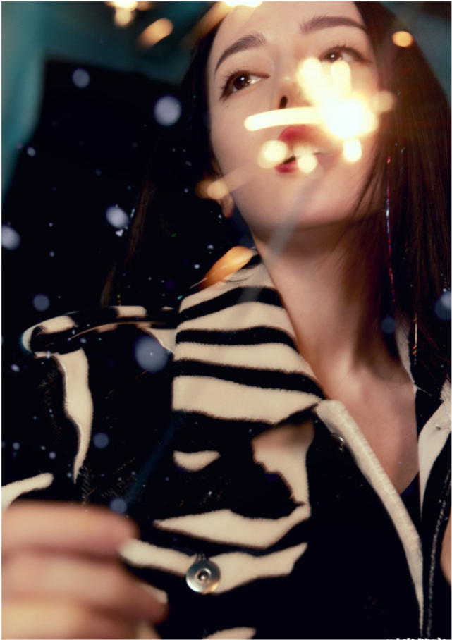 迪丽热巴|迪丽热巴新刊冷艳风彻底封神！套装+烈焰红唇尽显酷飒范，气场全开