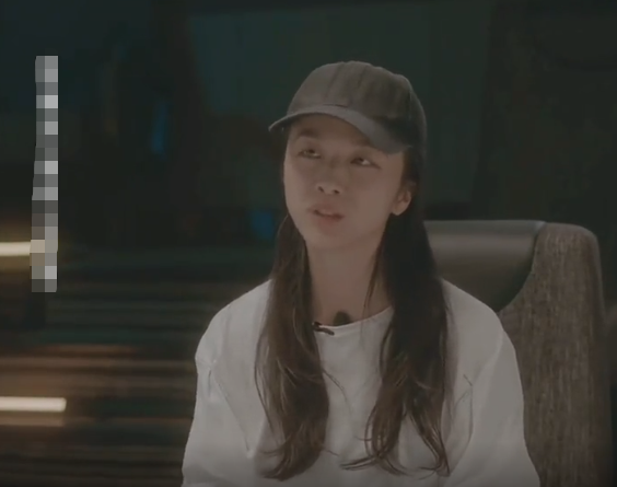 汤唯|42岁汤唯素颜太真实！眼角褶皱和法令纹明显，谈及梅兰芳眼眶含泪