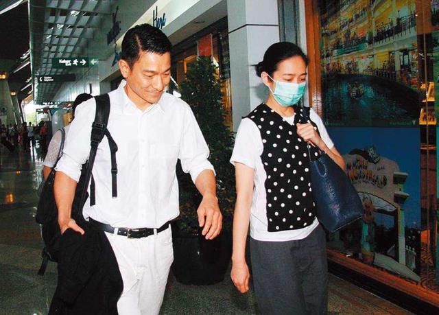 周润发|刘德华自认没有发哥帅,周润发拥有优越头身比,华仔自愧不如