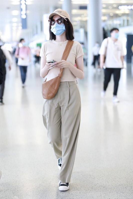 潮流新风|“T恤+阔腿裤”看似简单却难穿出时髦感，懂风格才能穿出高级感