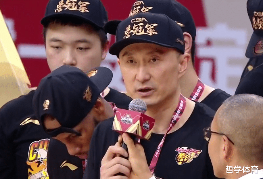 广东男篮|胡明轩收获MVP大奖！胡妈妈流下了开心的泪水 苏群：实至名归