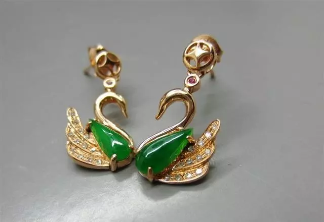 翡翠|来瞧瞧切剩下的翡翠边角料，整好了超乎你的想象