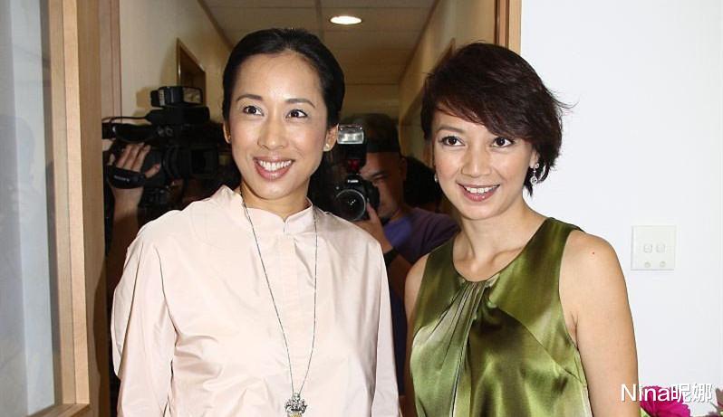 Nina昵娜|姜还是老的辣！63岁朱玲玲高调为晚辈们打call，穿旗袍输年龄赢穿搭抢尽风头