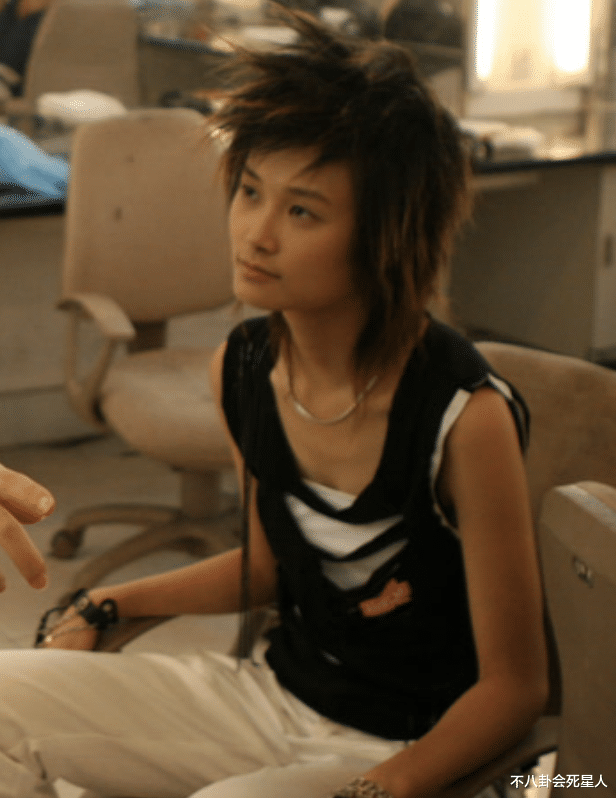 |瘪胸、壮实、五五分，女星的身材硬伤又虐又真实，看完立马自信了