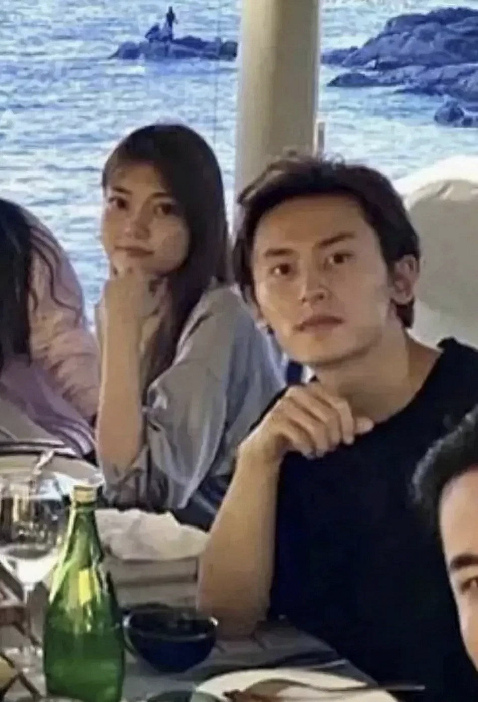 张哲瀚|乌龙恋情？网曝张哲瀚与女子亲密合影，五年来同为一人很长情？