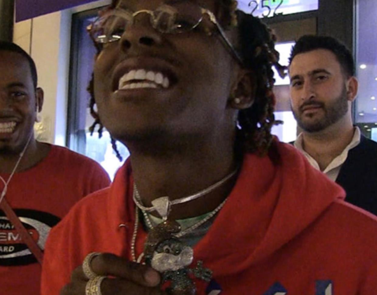 医生|脑门镶钻后，又有歌手钻开头骨植满大金链？网友嘲翻！