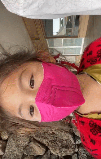 陈冠希|陈冠希一家出门，4岁Alaia中英文切换，秦舒培不开心女儿一招有用