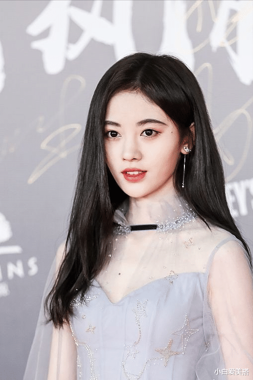 小白爱美搭|“四千年美女”鞠婧祎,身穿薄纱渐变礼服裙,端庄温婉的气质显著