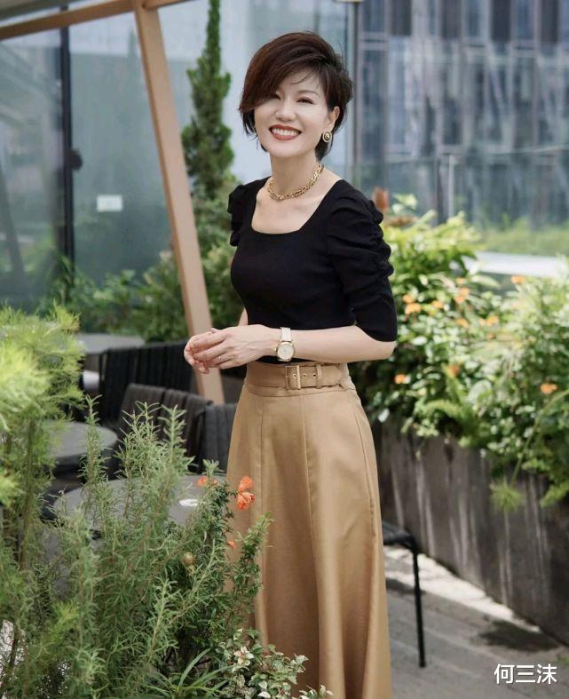 何三沫|耀眼夺目的穿搭不如简约精致，合适的穿搭，会给人很高级的美感