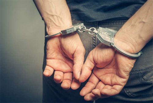 男子成同性恋迁怒父亲,在母亲怂恿下杀父,母子2020年在重庆获刑