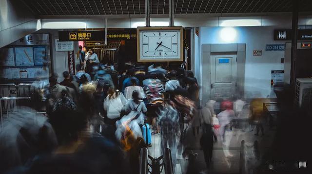 |6名通勤3小时的职场人：宝妈重回职场、莞深跨城通勤、把地铁当办公室、不想住在“小深圳”