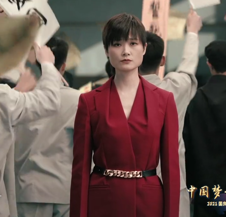 小姐姐|国庆晚会明星造型：刘嘉玲气质优雅，谢霆锋倾情献唱，李宇春干练