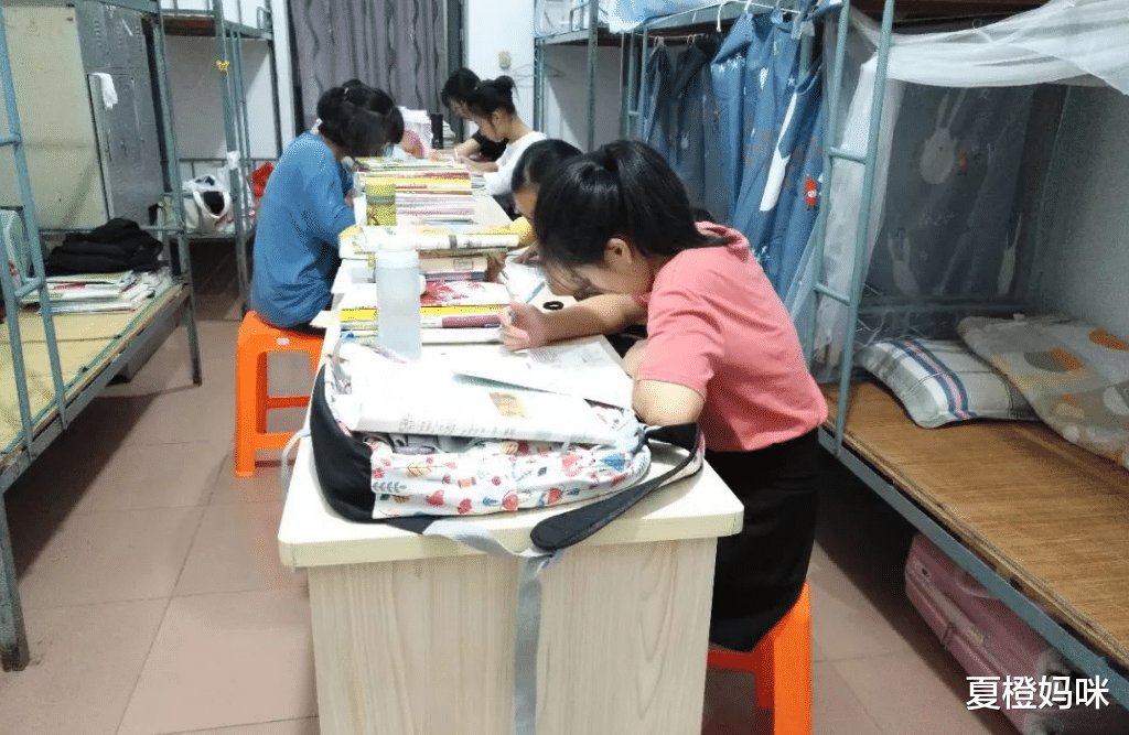 大学|高考过后会发现，“走读生”和“住校生”的差距太明显，别选错了