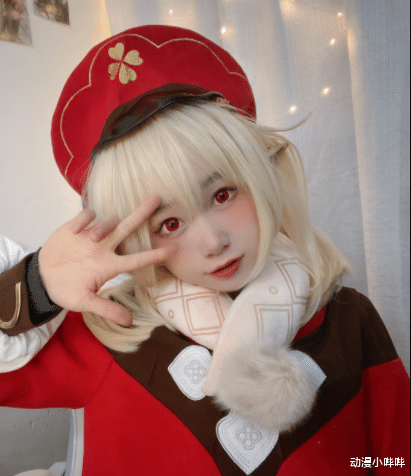 可莉|大叔与女儿一起COS《原神》可莉，画风太刚猛，网友：野兽和萝莉