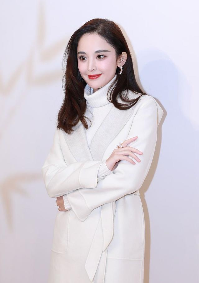 古力娜扎|古力娜扎新戏疑似被“揩油”！对戏表情夸张，男方的手却亮了