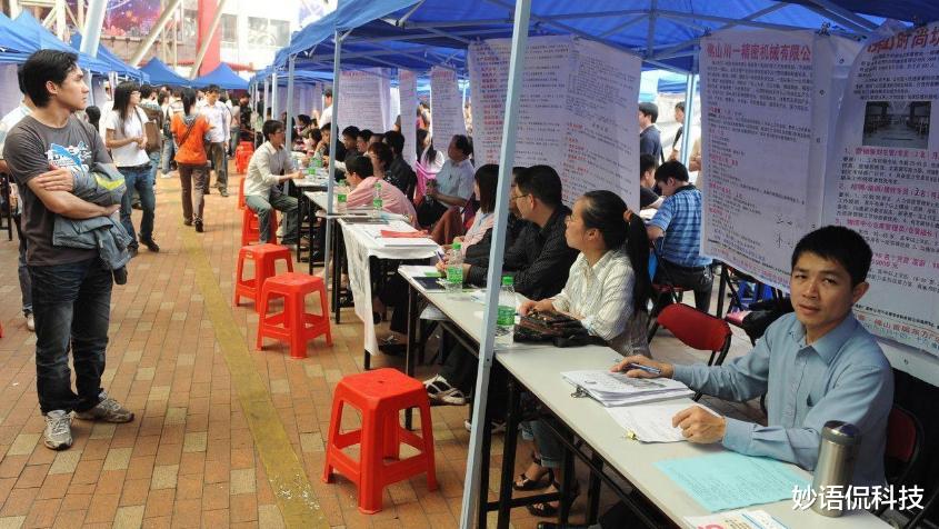 快递|用工荒强势加码，为何年轻人更偏向送快递，工厂高管说出原因