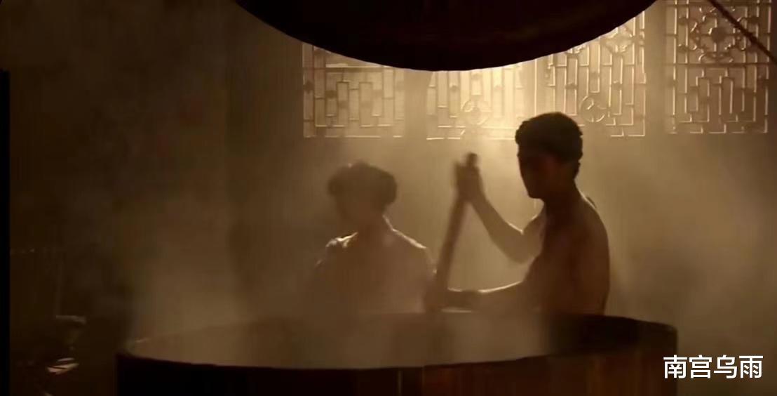 南宫乌雨 小伙为方面爱人行走山路，他人工修建了50多年，终于完工