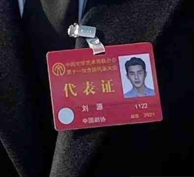 证件照|刘昊然证件照，果然明星的证件照和我们证件照不是同一个概念