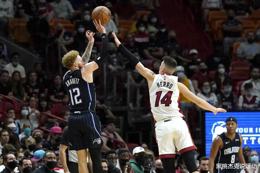热火队|土耳其菜鸟首次首发就拿双十！巴特勒17+11，热火93-83击败魔术