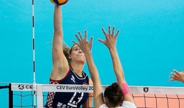 我允许你走进我的心|3-1！3-2！3-0！女排8强决出6席！土耳其塞尔维亚晋级，这队翻盘
