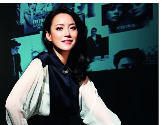 霍汶希|霍汶希身材气质颜值都艳压阿娇阿Sa！一个手势表露她绝对领导权！