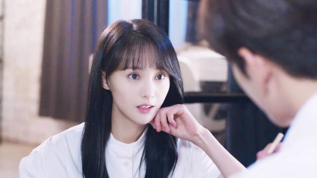 郑爽|曝郑爽爸爸亲自找人公关，疑郑爽张恒聊天记录流出，涉及何炅谢娜