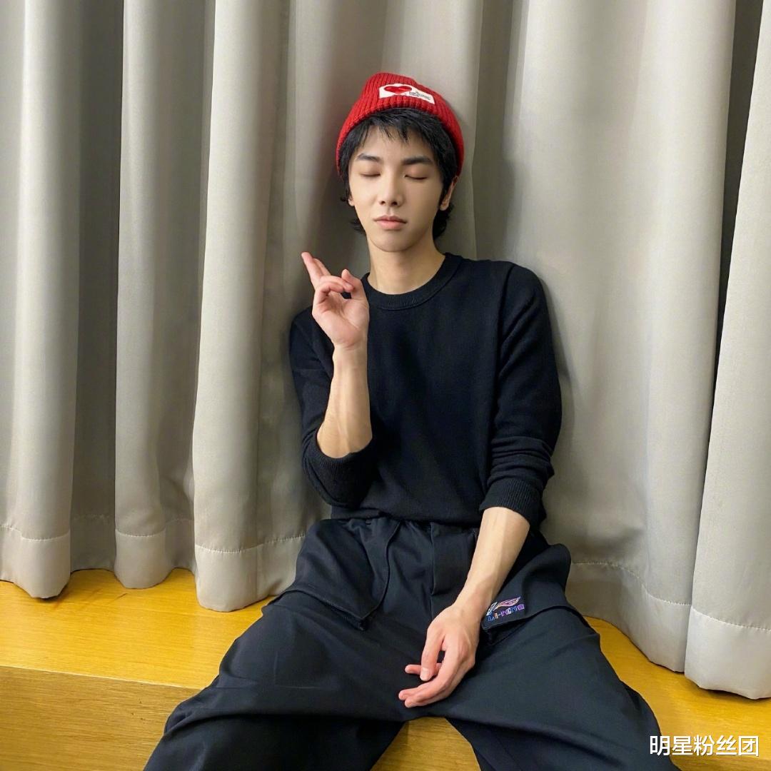 华晨宇|传闻华晨宇已有二胎现在儿女双全,不是张碧晨的,此前辟谣又被锤