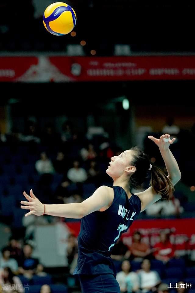 马龙|中国女排2主力状态堪忧！一个一传满天飞，一个发球在梦游