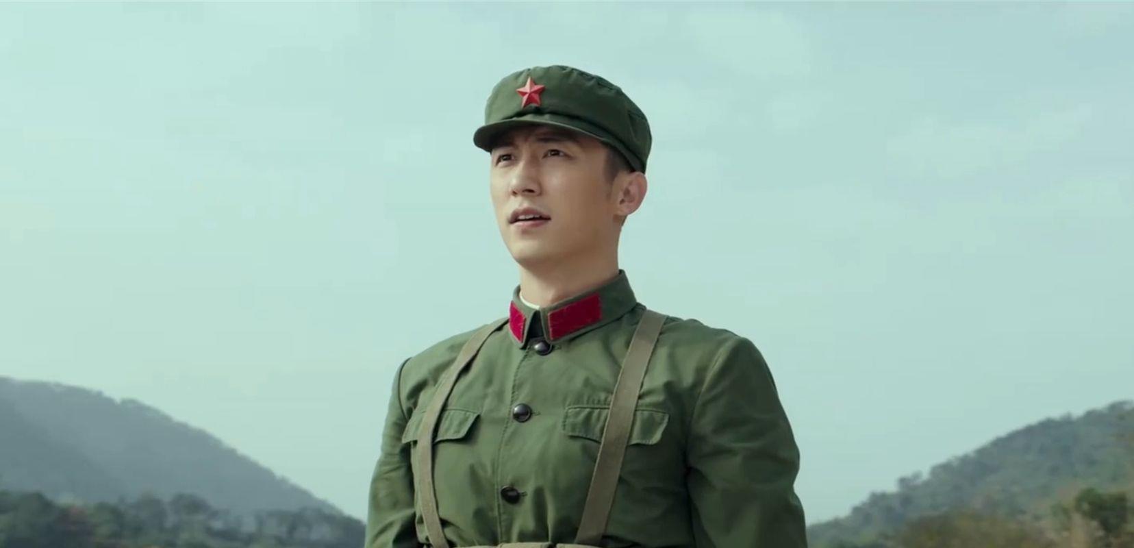 英雄岁月之王牌部队|《王牌部队》高开低走，观众喊话编剧：军旅剧的皮子，偶像剧的陷