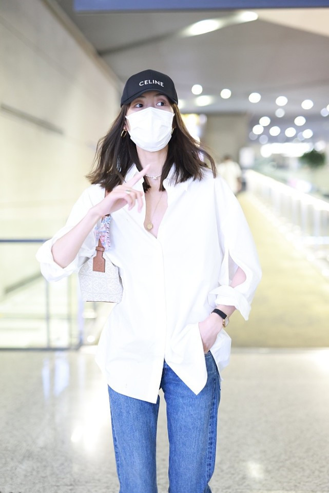 时尚潮流生活|白衬衫搭牛仔裤都能这么时髦?刘雯不愧是混时尚圈的人!