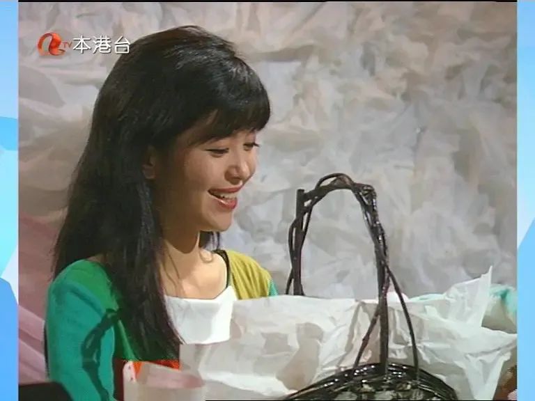 抗癌|伍咏薇：21岁结婚13天丧夫，媚到骨子里的她，到底有多惊艳！