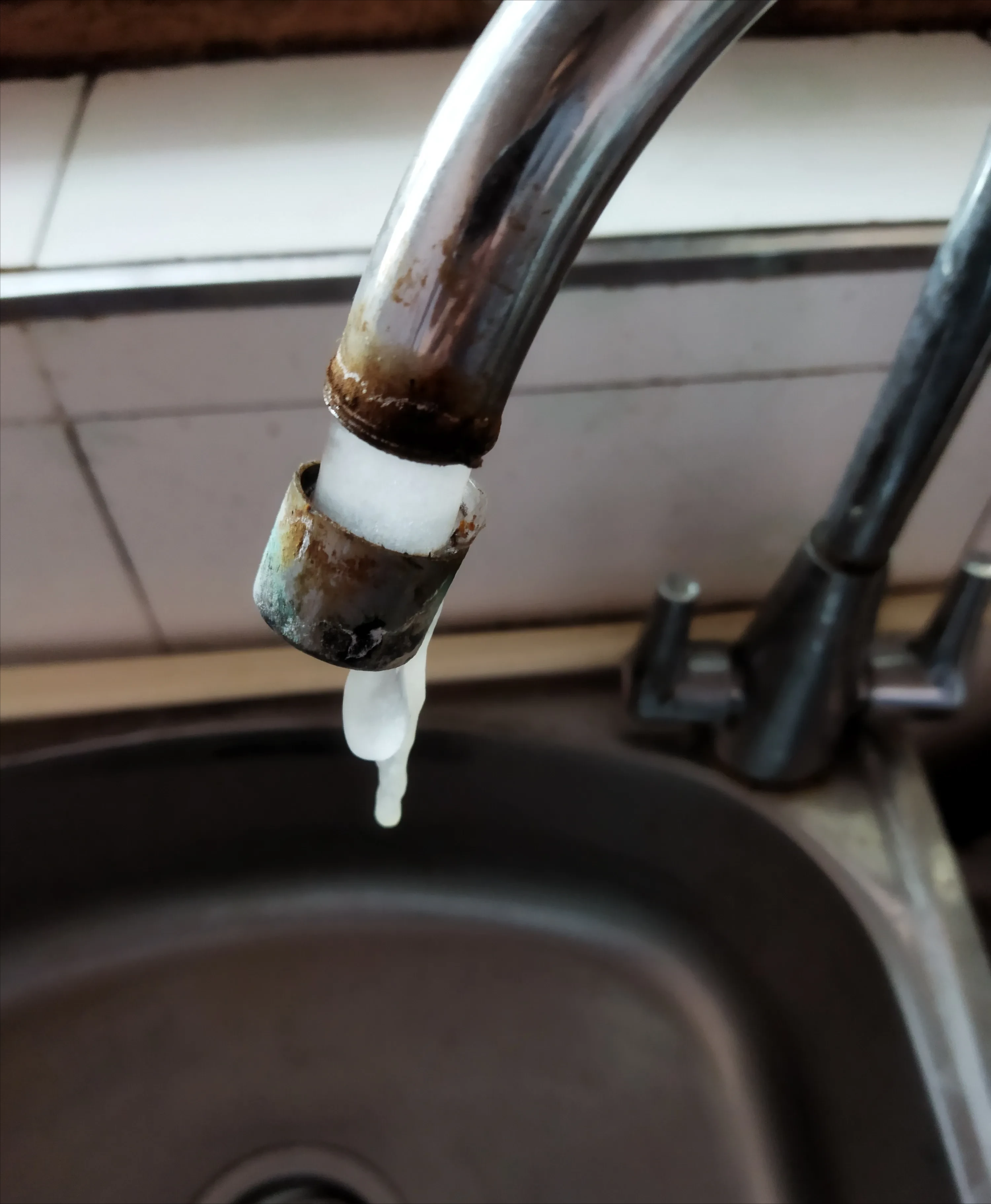 畅谈装修 水管冻住了怎样快速解冻？这里有三个实用方法，任选其一轻松解决