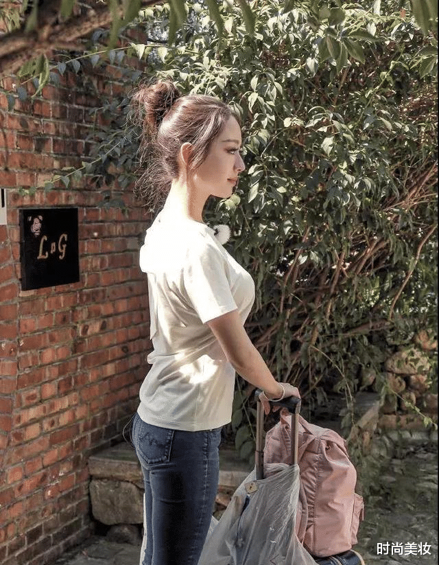 时尚美妆|吉娜这身材像是“假”的,P都P不了这么完美,“腰臀比”堪称完美