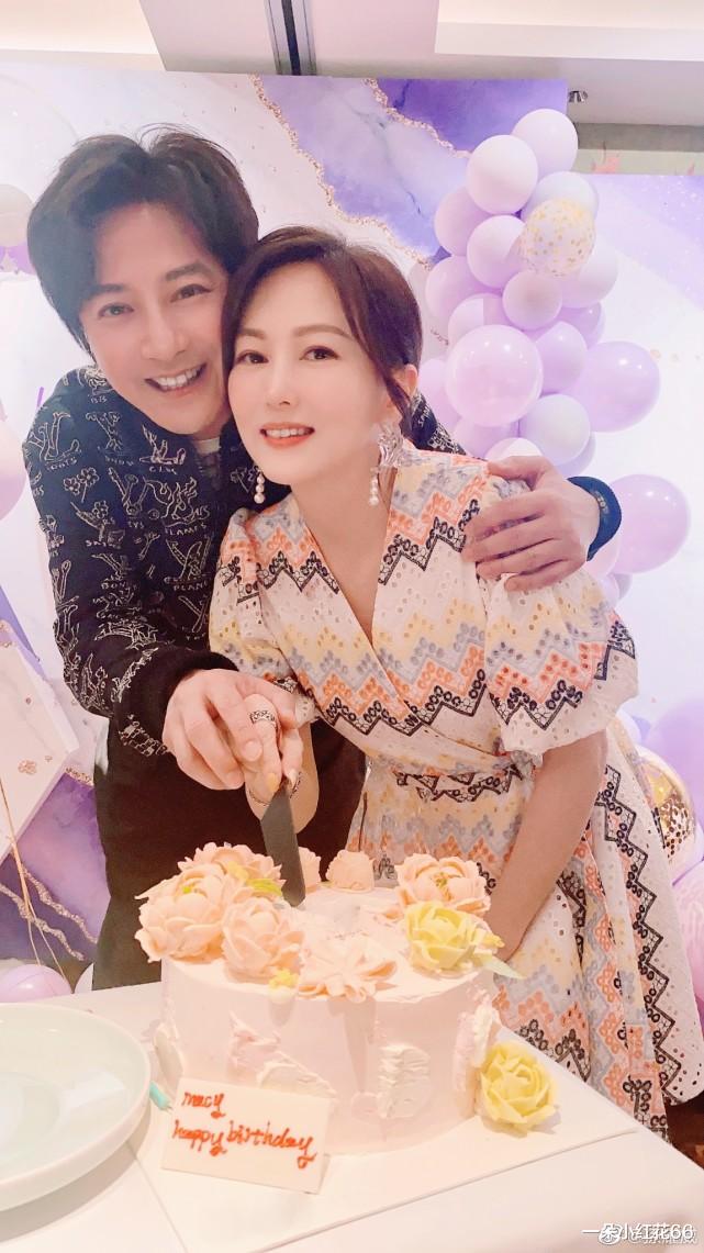 演員孫耀威連續兩年給妻子轉賬520萬，房間擺滿玫瑰花，甜如初戀-圖8