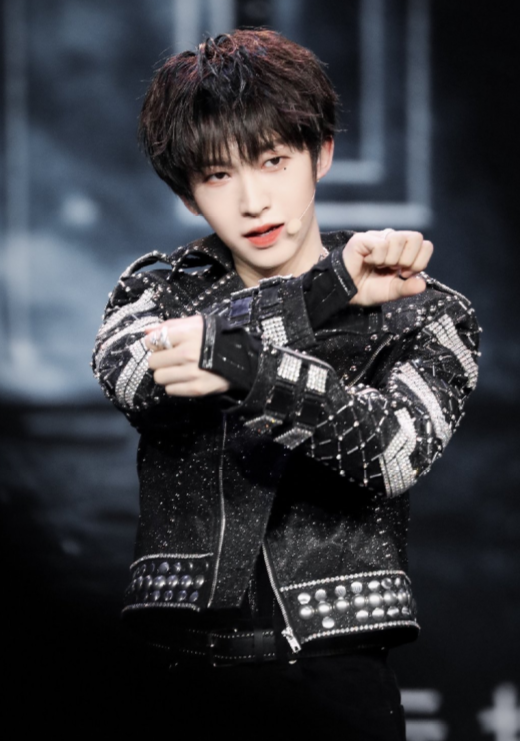 生图|INTO1最新生图曝光，当他们站成弧形时，刘宇这身高看愣我了