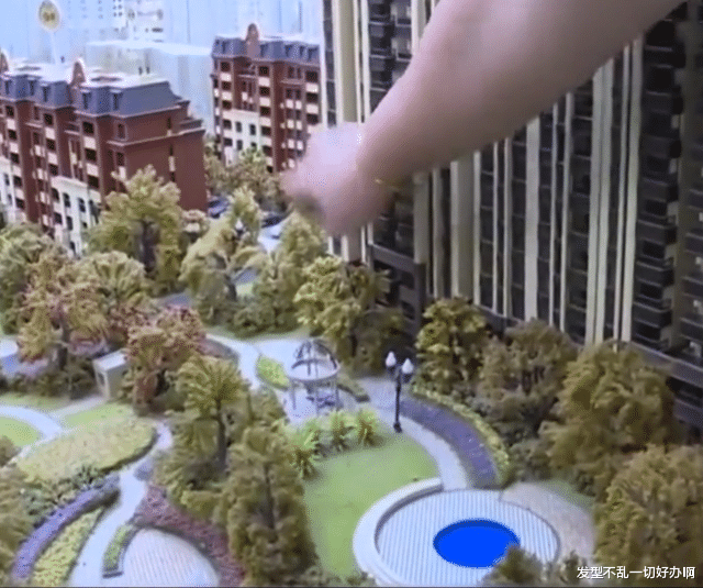 私自把毛坯房改成样板间,开发商却怒斥维权业主:你还占便宜了!