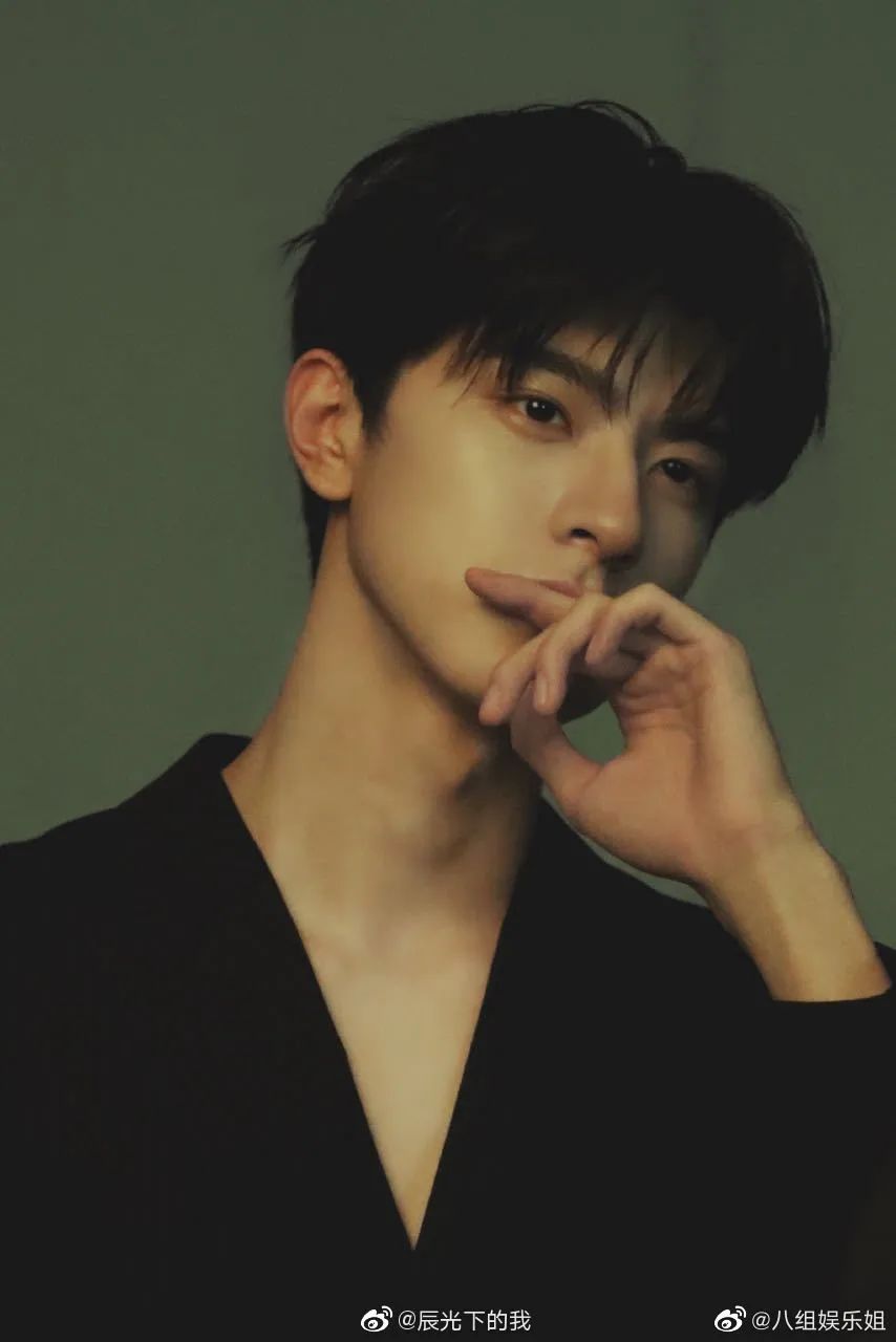 林一|北体187cm长腿校草林一爆红,被称为小林更新:这眼神太要命了