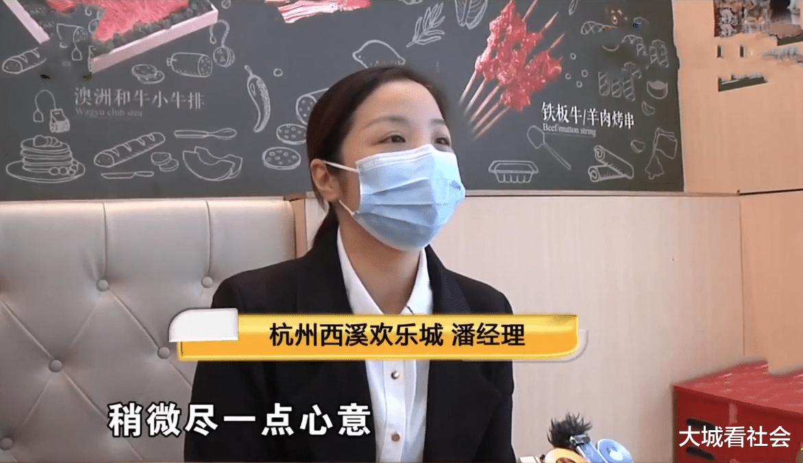 浙江:儿子乱跑撞柜台,女子担心额头会留疤,想要找老板讨说法