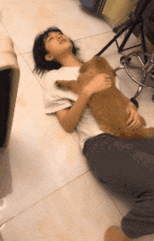 “酒店卫生间开始有这种椅子了?这是用来干嘛的?”