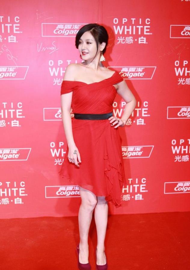 懒美人时尚|大S太迷人了，尽管微胖但还是气场满满，穿搭精致又优雅